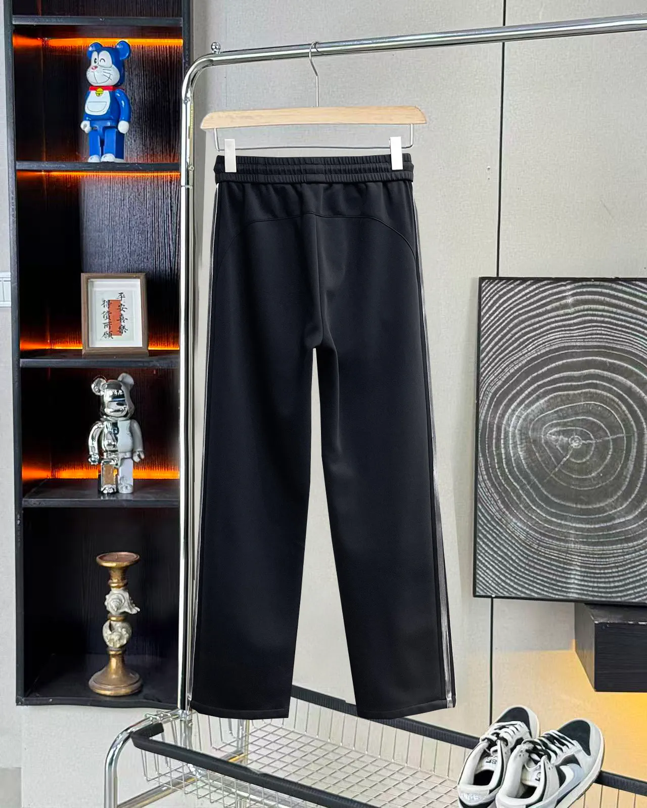 Balenciaga 🆕2026 Autumn and Winter New Arrival Casual Pants! The official website will be released simultaneously. Brand Classic LOGO casual pants, customized fabrics, excellent comfort and strong touch. Highly recognisable, perfect appearance and craftsmanship. Size:M-3XL